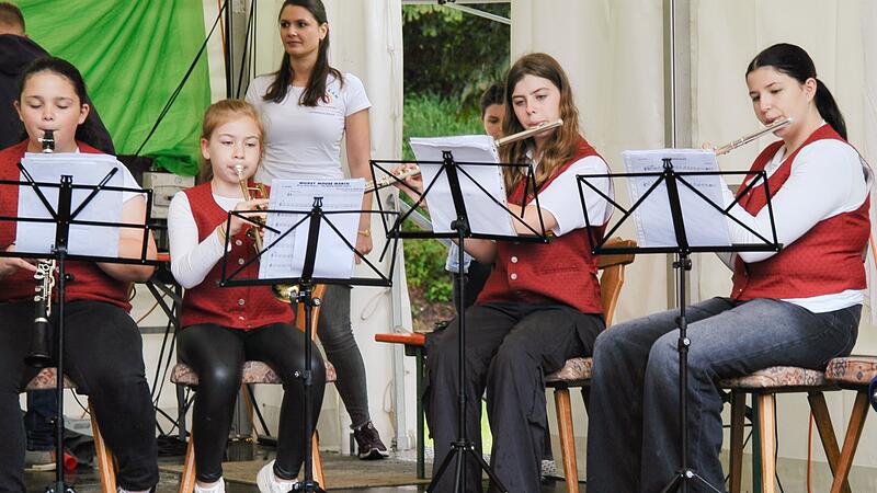Die Gruppe Jugendklänge der Musikvereinigung Wartmannsroth.