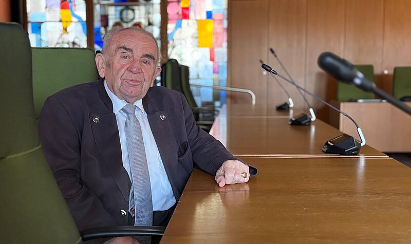 Durch einen Di&ouml;zesanjugendseelsorger findet Heinz Hausmann zur Politik. 1972 &uuml;bernimmt er den CSU-Ortsverband Kronach und zieht in den Stadtrat ein. Nun wird er mit dem Ehrenb&uuml;rgertitel der Stadt Kronach geehrt.