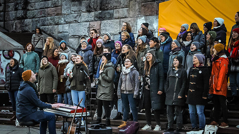Der Bamberger Frauenchor &bdquo;M&auml;delsabend&ldquo; tritt im Juni 2024 beim &bdquo;Southside&ldquo; auf.