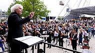 Rattle warnt vor Instrumentalunterricht als Luxus
