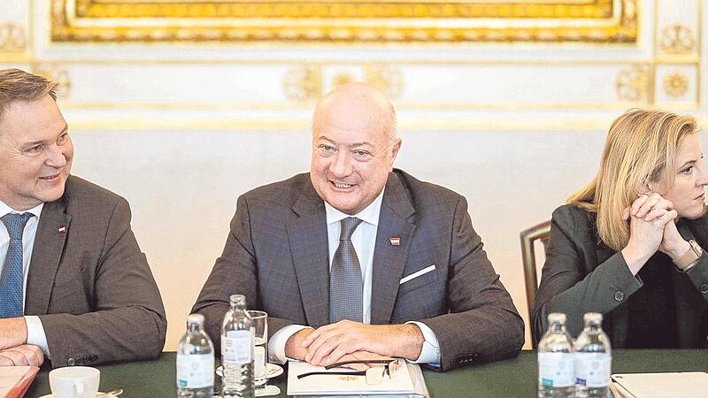 Vizekanzler Andreas Babler, Bundeskanzler Christian Stocker und Au&szlig;enministerin Beate Meinl-Reisinger (von links) stehen vor schwierigen Debatten.    