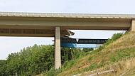 Die Talbrücke Römershag über dem gleichnamigen Ortsteil von Bad Brückenau wird aktuell rückgebaut und anschließend neugebaut. Ein erster Abschnitt ist geschafft.