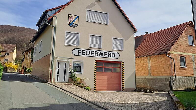 Das Feuewehrhaus in Leutenbach ist nicht mehr zeitgem&auml;&szlig; und kann an diesem Standort nicht erweitert werden.