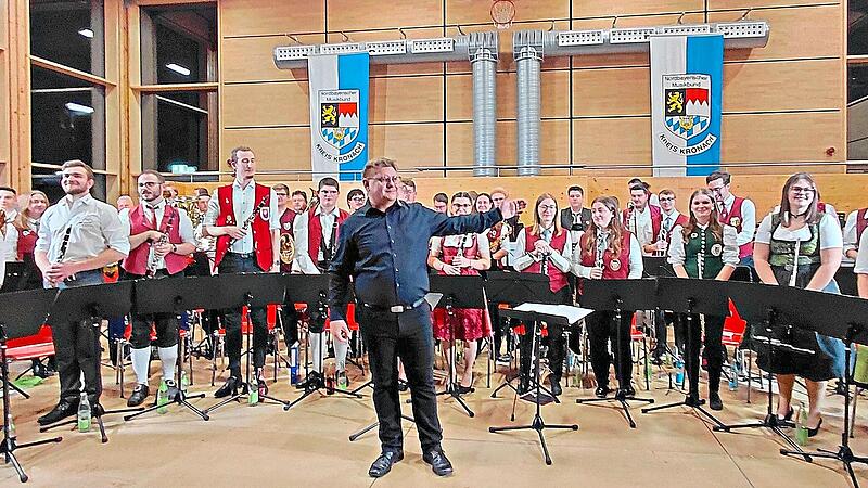 Das Kreisorchester Kronach unter der Leitung von Florian Beetz.Heike Schülein Das Kreisorchester Kronach unter der Leitung von Florian Beetz.Heike Schülein