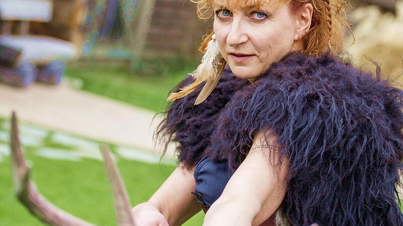 Sigrun Sch&ouml;rner inszeniert in der Obermain-Therme ihren Show-Aufguss als Keltenf&uuml;rstin Boudicca.