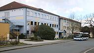 Vor dem Meranier-Gymnasium in Lichtenfels wurde ein 17-jähriger unter dringendem Tatverdacht verhaftet.