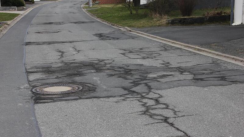 Die Heeresstra&szlig;e in Hirschfeld soll in den n&auml;chsten beiden Jahren saniert werden.