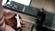 Die Zahl der k&ouml;rperlichen &Uuml;bergriffe auf Lehrkr&auml;fte an deutschen Schulen nimmt zu.