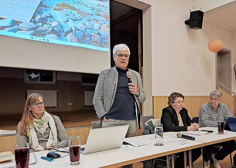 Bürgermeister Bernhard Storath bei seinen Ausführungen. Bürgermeister Bernhard Storath bei seinen Ausführungen.