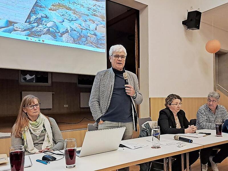 Bürgermeister Bernhard Storath bei seinen Ausführungen.