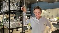 Roland Reuss in seinem Restaurant am Marktplatz in Kulmbach, dem „Schwarzen Reiter“.