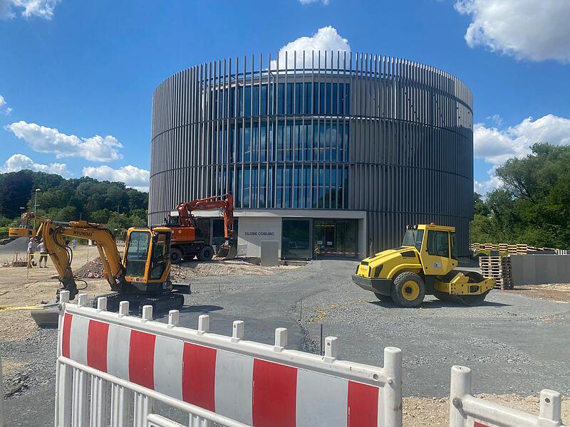 Bauarbeiten rund ums Globe Coburg &ndash; der Platz an der neuen Kulturst&auml;tte wird endlich sch&ouml;n gemacht