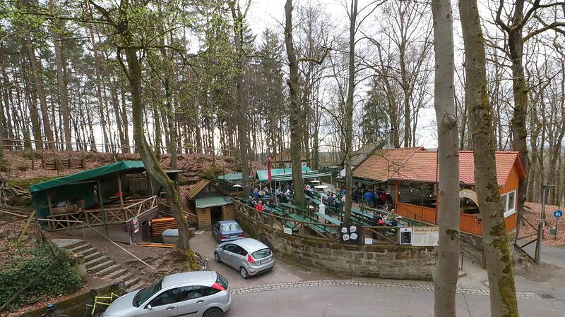 Solche Bilder   wird   es im sanierten  Kellerwald  nicht mehr geben: Weniger Plastik, weniger Autos und einheitliche  Gel&auml;nder werden    das Bild bestimmen.Forchheim & Fr&auml;nkische Schweiz