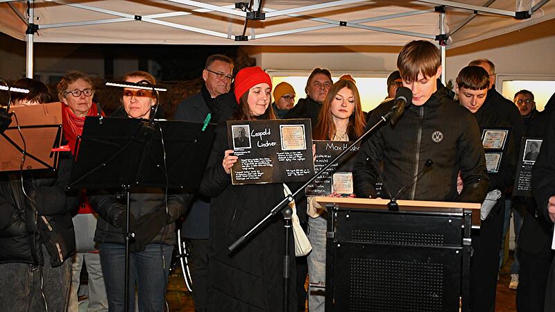 Die Mitwirkung von Sch&uuml;lerinnen und Sch&uuml;lern weckte Hoffnung auf eine bleibende gute Erinnerungskultur.