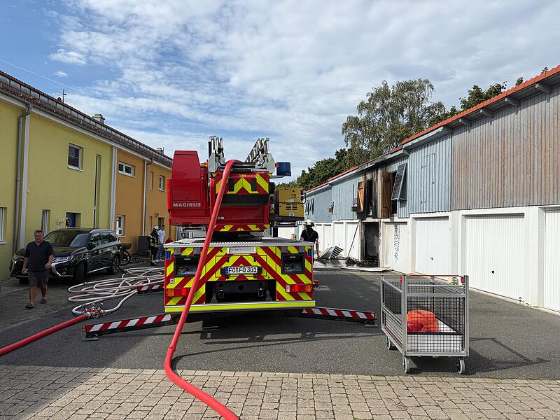 15.000 Euro Schaden durch technischen Defekt beim Laden: E-Bikes brennen die gesamte Garage niederGarage brennt in Forchheim