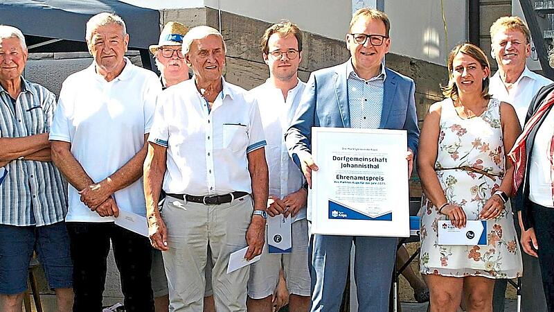 B&uuml;rgermeister Rebhan bei der Verleihung des Ehrenamtspreises.Herbert Knoth