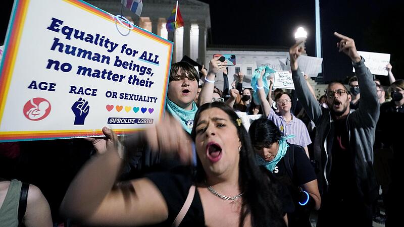 Demonstration am frühen Dienstagmorgen vor dem Obersten Gerichtshof der USA in Washington.