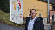 Stephan Schilde, Gesamtleiter des Kinder- und Jugenddorfes St. Anton der Caritas in Riedenberg, berichtet von der Einrichtung mit 65 stationären und 20 teilstationären Plätzen und warum private Spenden so wichtig sind. Stephan Schilde, Gesamtleiter des Kinder- und Jugenddorfes St. Anton der Caritas in Riedenberg, berichtet von der Einrichtung mit 65 stationären und 20 teilstationären Plätzen und warum private Spenden so wichtig sind.