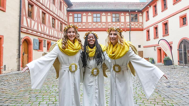 Das waren die Forchheimer Weihnachtsengel 2021: Hannah Stöhr (21) aus Leutenbach, Grace Matandika (23) aus Forchheim und Leonie Müller (25) aus Forchheim.Forchheim & Fränkische Schweiz Das waren die Forchheimer Weihnachtsengel 2021: Hannah Stöhr (21) aus Leutenbach, Grace Matandika (23) aus Forchheim und Leonie Müller (25) aus Forchheim.Forchheim & Fränkische Schweiz