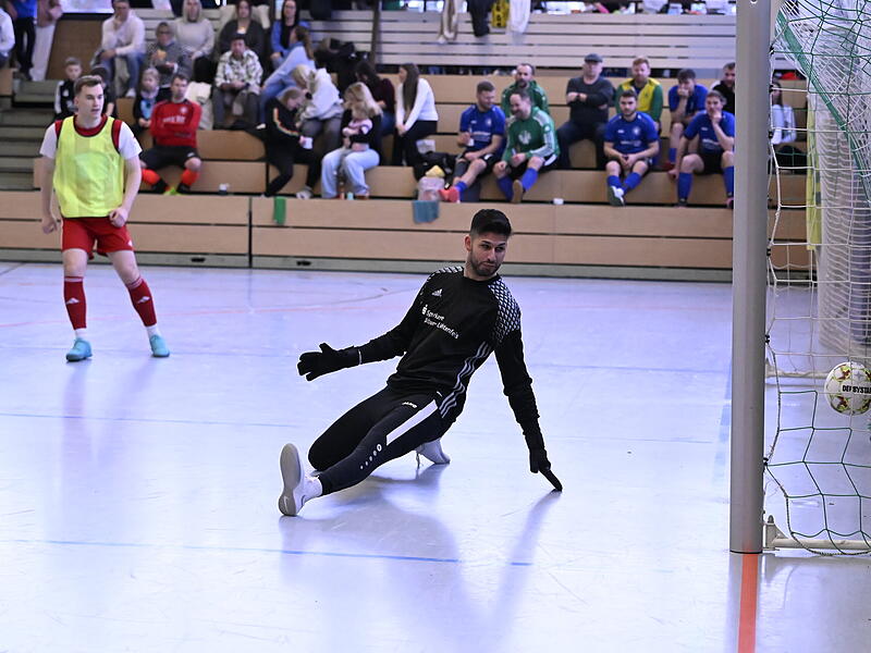 Da war Sertan Sener einmal geschlagen. Insgesamt zeigte der 30-j&auml;hrige Spieler des SC Sylvia Ebersdorf aber eine starke Leistung im Tor der Frankenauswahl.