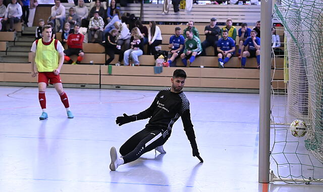 Da war Sertan Sener einmal geschlagen. Insgesamt zeigte der 30-j&auml;hrige Spieler des SC Sylvia Ebersdorf aber eine starke Leistung im Tor der Frankenauswahl.