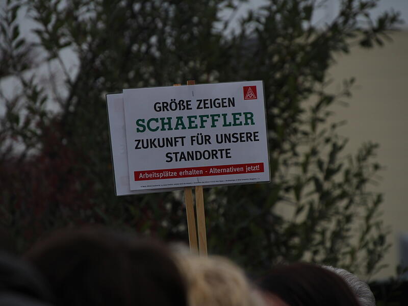 Die Schaeffler Mitarbeiter fordern mehr Lohn.Demonstration Schaeffler Höchstadt Die Schaeffler Mitarbeiter fordern mehr Lohn.