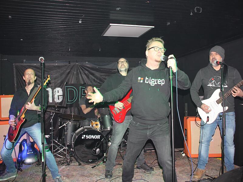 Die Grppe „Drive“ mit von links Thorsten Backert, Peter Schultheiß, Christian Fichtel, Jörg Röder und Christian Hanf feierte mit ideenreichem Indie-Rock einen gelungenen Einstand.
