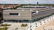 Das neue Strafjustizzentrum in M&uuml;nchen gilt als architektonisches Schmuckst&uuml;ck. Mit der Errichtung des erweiterten Rohbaus hatte der Freistaat die Dechant Hoch- und Ingenieurbau GmbH beauftragt. Bernd Jaufmann