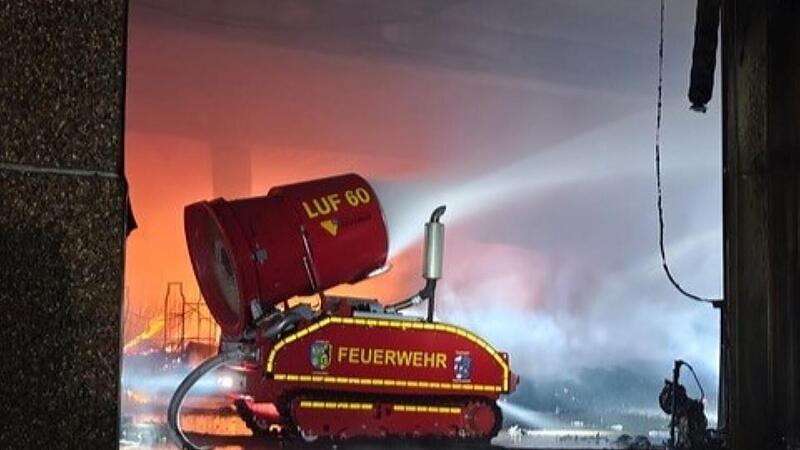 Großbrand in Lichtenfels – Spezialfahrzeug im Einsatz Großbrand in Lichtenfels – Spezialfahrzeug im Einsatz