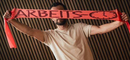 Die Stunden im Job lassen sich nicht wie ein Gummiband ziehen, meint die Gewerkschaft Nahrung-Genuss-Gaststätten und will verhindern, dass die Bundesregierung den Acht-Stunden-Tag abschafft.