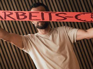 Die Stunden im Job lassen sich nicht wie ein Gummiband ziehen, meint die Gewerkschaft Nahrung-Genuss-Gaststätten und will verhindern, dass die Bundesregierung den Acht-Stunden-Tag abschafft.