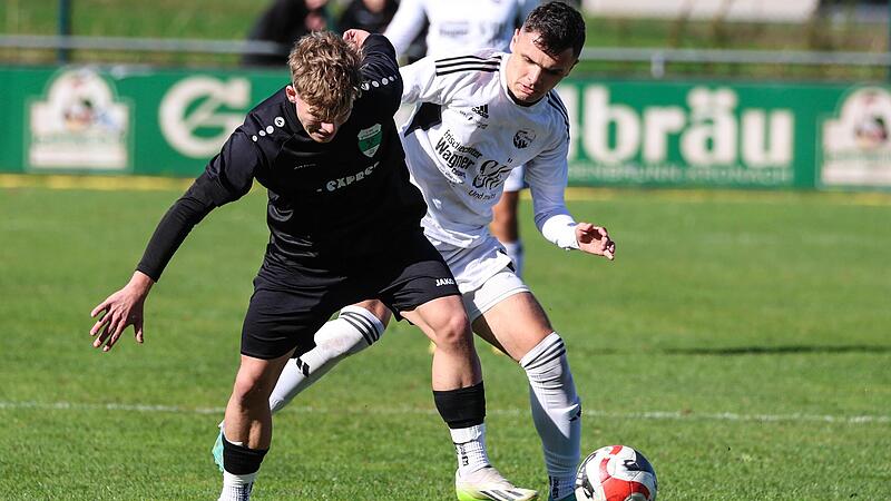 Hier macht der Coburger Artur Miller (wei&szlig;)  bei der Ballannahme Druck auf Vincent Weber vom FC Stockheim. Der vorletzte Tabellenplatz in der Bezirksliga Oberfranken West nagt am Selbstvertrauen der &bdquo;Bergleute&ldquo;.