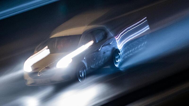 Weil er auf der A 73 auf Höhe Forchheim drängelte und raste muss sich ein Mann nun vor dem Landgericht Bamberg verantworten.Forchheim & Fränkische Schweiz Weil er auf der A 73 auf Höhe Forchheim drängelte und raste muss sich ein Mann nun vor dem Landgericht Bamberg verantworten.Forchheim & Fränkische Schweiz