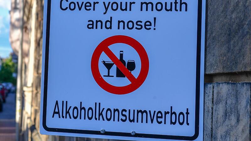 Maskenpflicht und Alkoholverbot gelten derzeit nur noch auf der Unteren Brücke. Doch bleibt das auch so?
