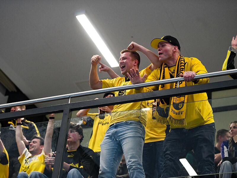 Die Fans des TSuGV Gro&szlig;bettlingen machten in der Eberner Dreifachturnhalle ordentlich Radau.
