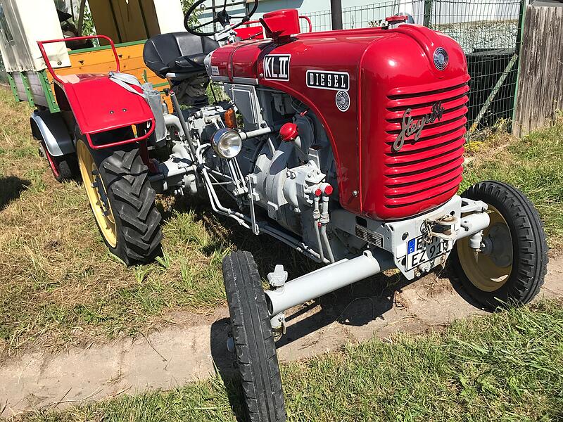 1000 Jahre Ailsbach: Die Oldtimer gl&auml;nzten und tuckerten um die Wette