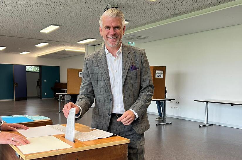 Er strahlte schon bei der Stimmabgabe in Obertheres und hatte auch nach der Auszählung gut lachen: Steffen Vogel, CSU, bucht das Ticket nach München. Er strahlte schon bei der Stimmabgabe in Obertheres und hatte auch nach der Auszählung gut lachen: Steffen Vogel, CSU, bucht das Ticket nach München.