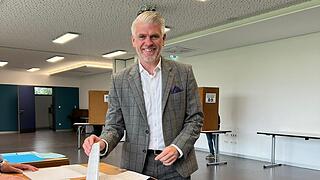 Er strahlte schon bei der Stimmabgabe in Obertheres und hatte auch nach der Auszählung gut lachen: Steffen Vogel, CSU, bucht das Ticket nach München.
