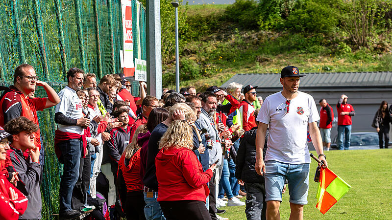 Die SpVgg Wonsees feiert die Meisterschaft in der A-Klasse 6 Kulmbach