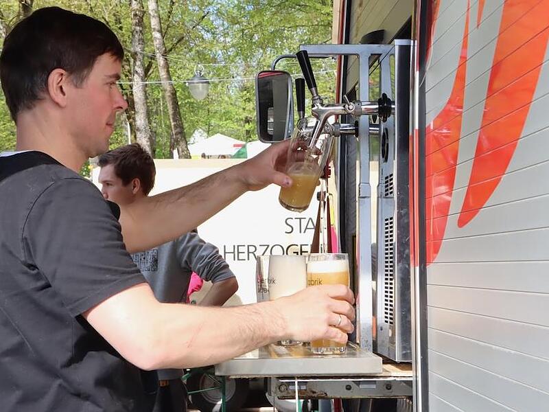 Auf dem &Ouml;kofest durfte entsprechendes Bier nicht fehlen.