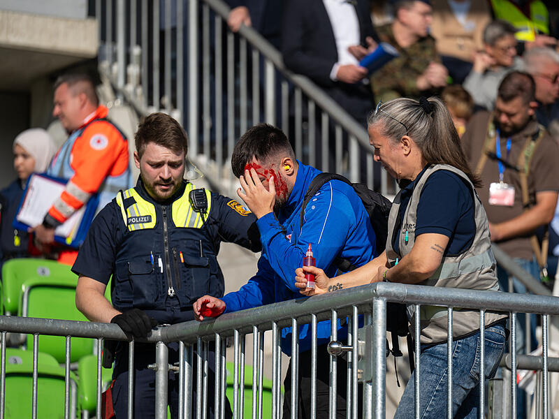 Auch die Polizei kümmert sich um Verletzte
