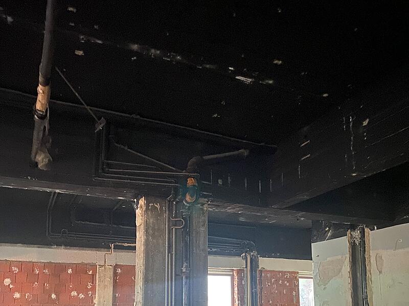 Blick in das alte Wohnbau-Geb&auml;ude