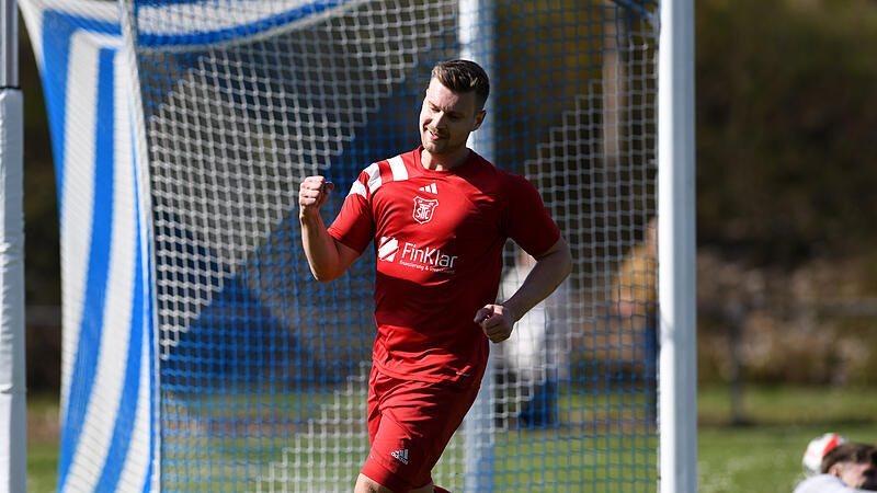 Lukas Albert feiert das Führungstor des SC Trossenfurt-Tretzendorf in Ebelsbach. Lukas Albert feiert das Führungstor des SC Trossenfurt-Tretzendorf in Ebelsbach.