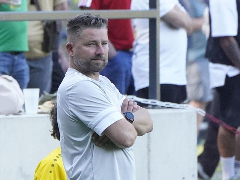 Weidhausens Spielertrainer Daniel Ritzel avancierte zum Matchwinner mit seinem Siegtreffer zum 3:2. Weidhausens Spielertrainer Daniel Ritzel avancierte zum Matchwinner mit seinem Siegtreffer zum 3:2.
