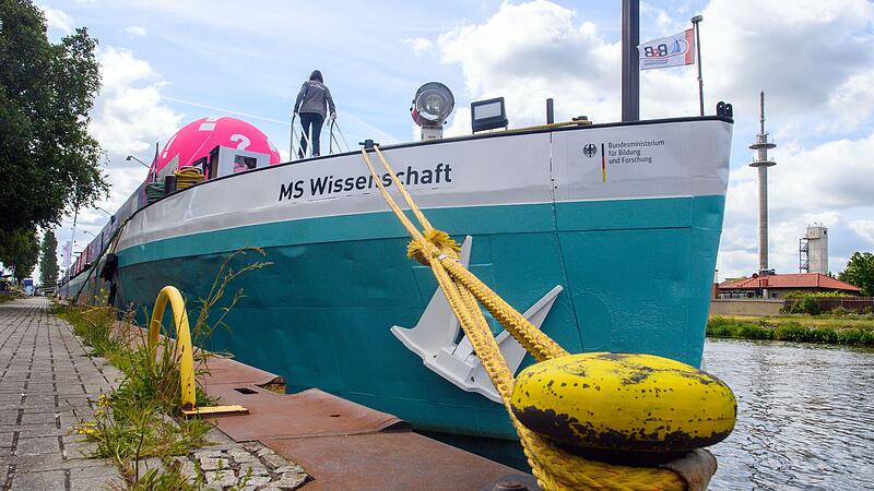 Ausstellungsschiff MS Wissenschaft Ausstellungsschiff MS Wissenschaft