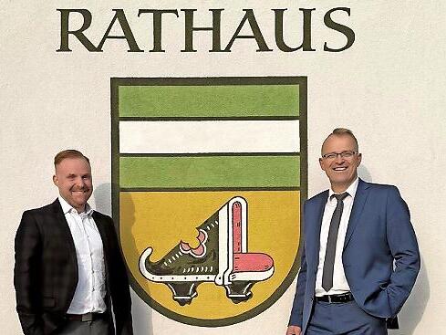 Bernd M&uuml;ller (r.) plant mit Unterst&uuml;tzung von Christian Ring f&uuml;r die n&auml;chsten sechs Jahre im Rathaus von Vestenbergsgreuth.