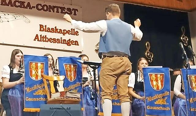 Für das neue Jahr gäbe es bereits einige interessante Anfragen für Auftritte wie zum Beispiel beim Jubiläumsfest des befreundeten Vereins in Altbessingen Anfang Juni. Für das neue Jahr gäbe es bereits einige interessante Anfragen für Auftritte wie zum Beispiel beim Jubiläumsfest des befreundeten Vereins in Altbessingen Anfang Juni.