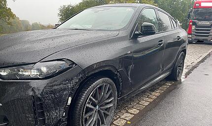 Unfall mit "hochwertigem BMW" am Autobahnkreuz Bamberg – Schaden enorm Unfall mit "hochwertigem BMW" am Autobahnkreuz Bamberg – Schaden enorm