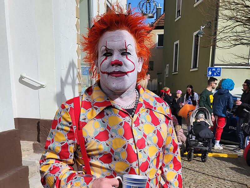 Viel los war am Faschingsdienstag, 4. März 2025, beim Faschingszug in Bad Brückenau.