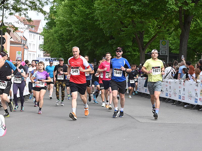 Weltkulturerbelauf 2025: Rund 3700 Athletinnen und Athleten nahmen de Halbmarathon, den Sparkassen-Lauf, in Angriff.